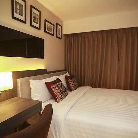 Double One By Aspira Hotel Bangkok Kültér fotó