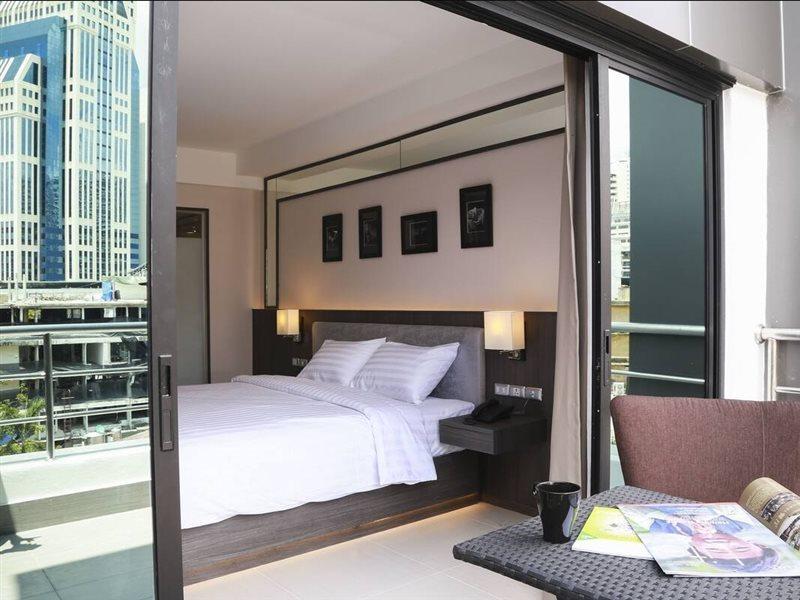 Double One By Aspira Hotel Bangkok Kültér fotó