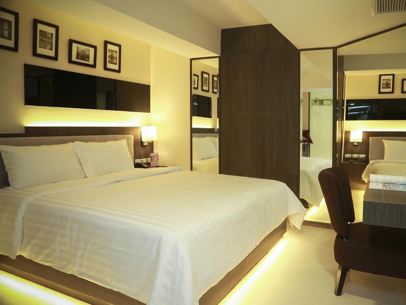 Double One By Aspira Hotel Bangkok Kültér fotó