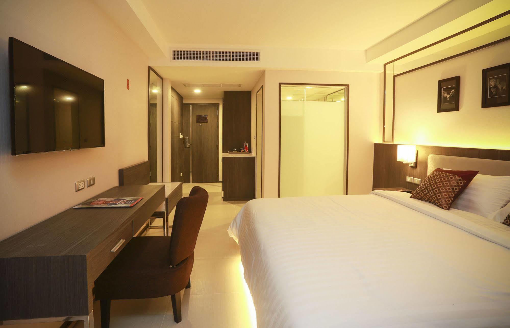 Double One By Aspira Hotel Bangkok Kültér fotó