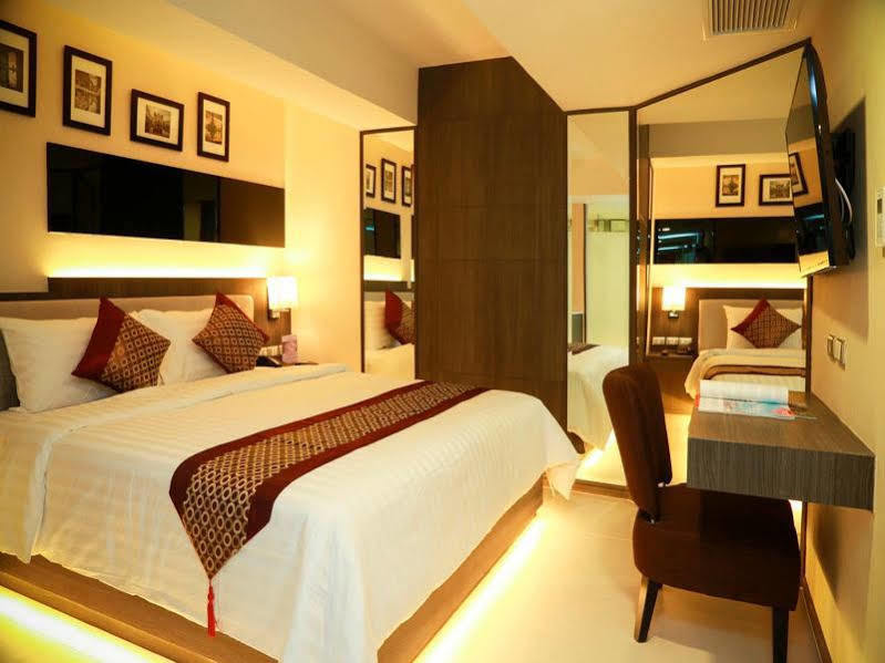 Double One By Aspira Hotel Bangkok Kültér fotó