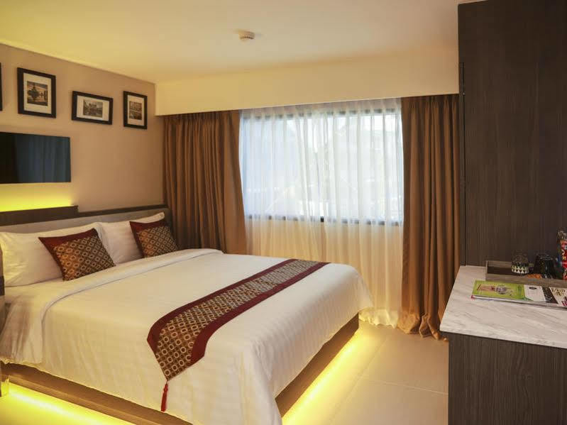 Double One By Aspira Hotel Bangkok Kültér fotó